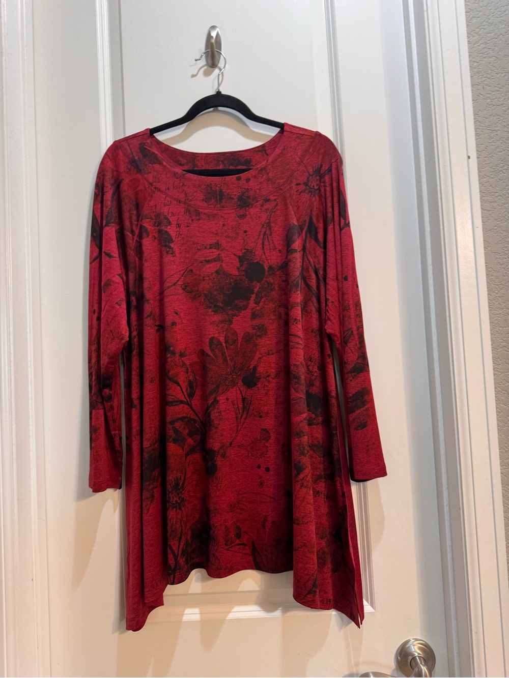 Jess & Jane Burgundy Print Tunic Top Sz 1X Floral Asymmetrical Hem Long Sleeve
